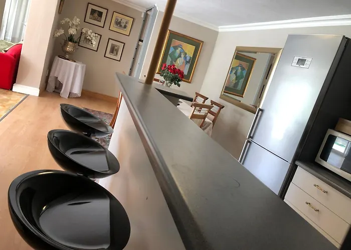 Dusk 2 Dawn Self Catering Guest House